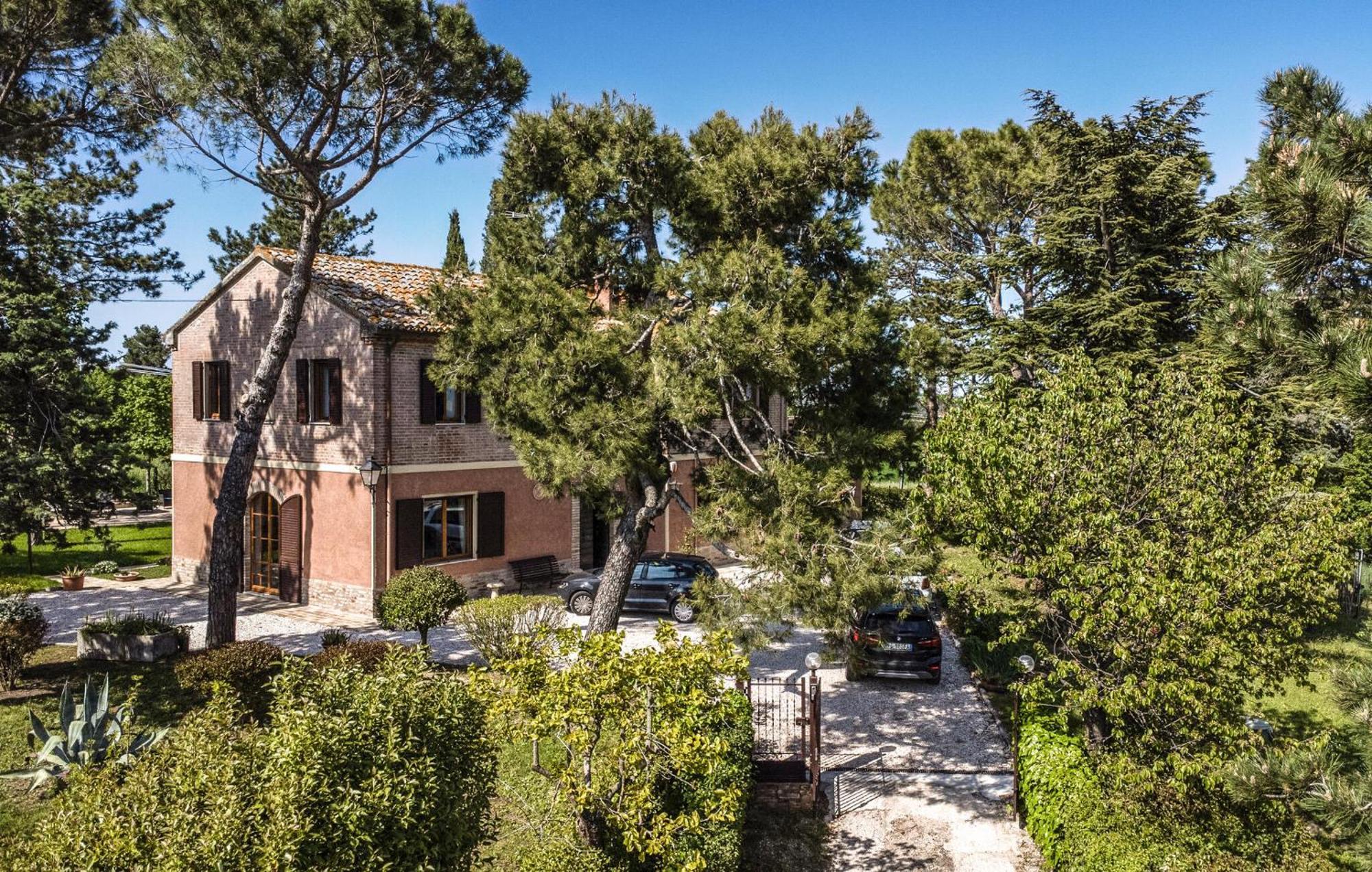 Beautiful Home In Cappone Di Vallefoglia Ripe Esterno foto